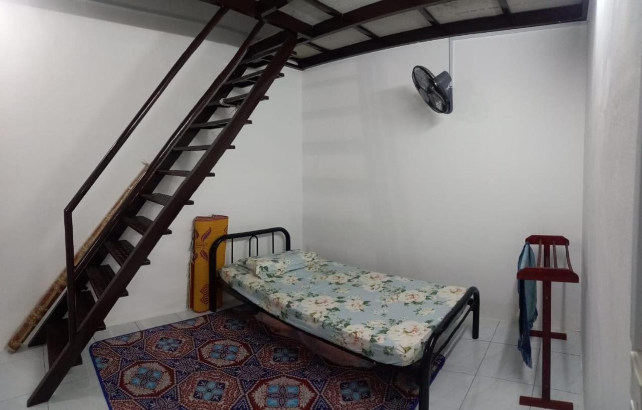 Homestay D'Mama Ifor Muslimi Tanjong Malim Exterior photo